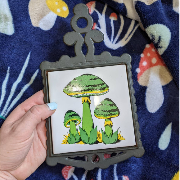 Vintage 70's Psychedelic Green Mushroom Ceramic Tile Trivet & Iron Wall Hanging - Picture 6 of 7